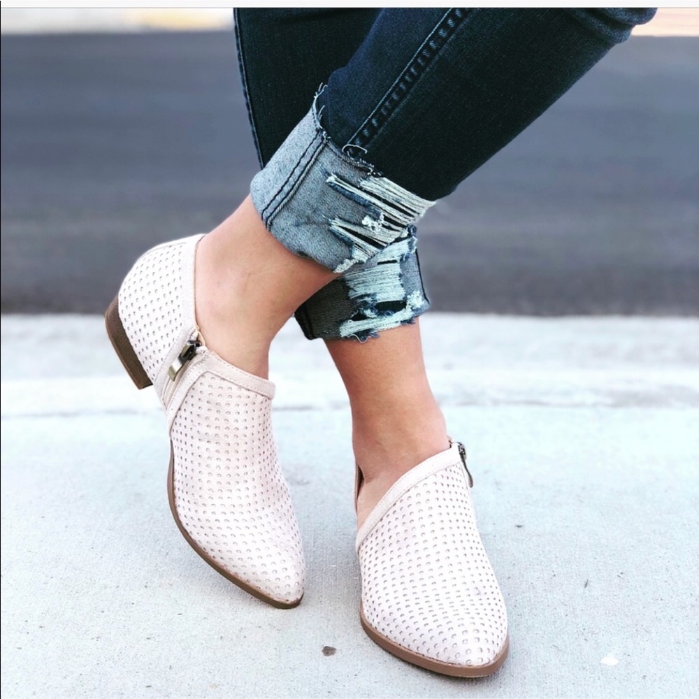 Stone/Off white perforated side cut flats